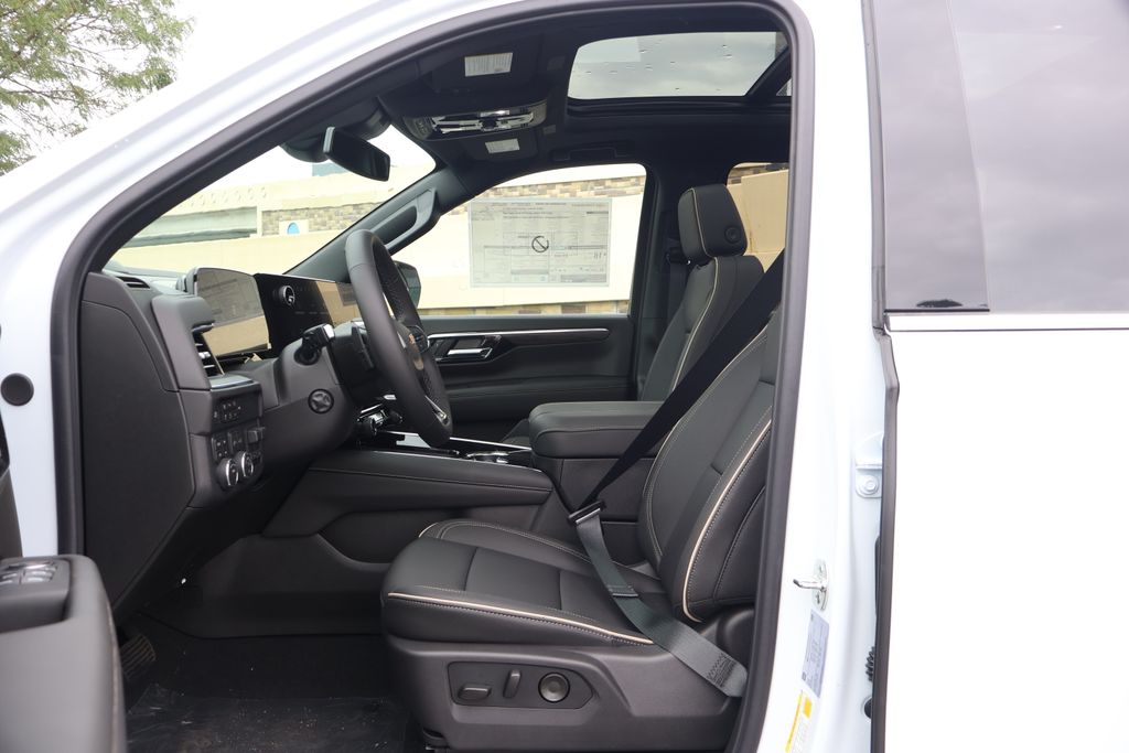 Thumbnail: 2026 Chevrolet Suburban - 15