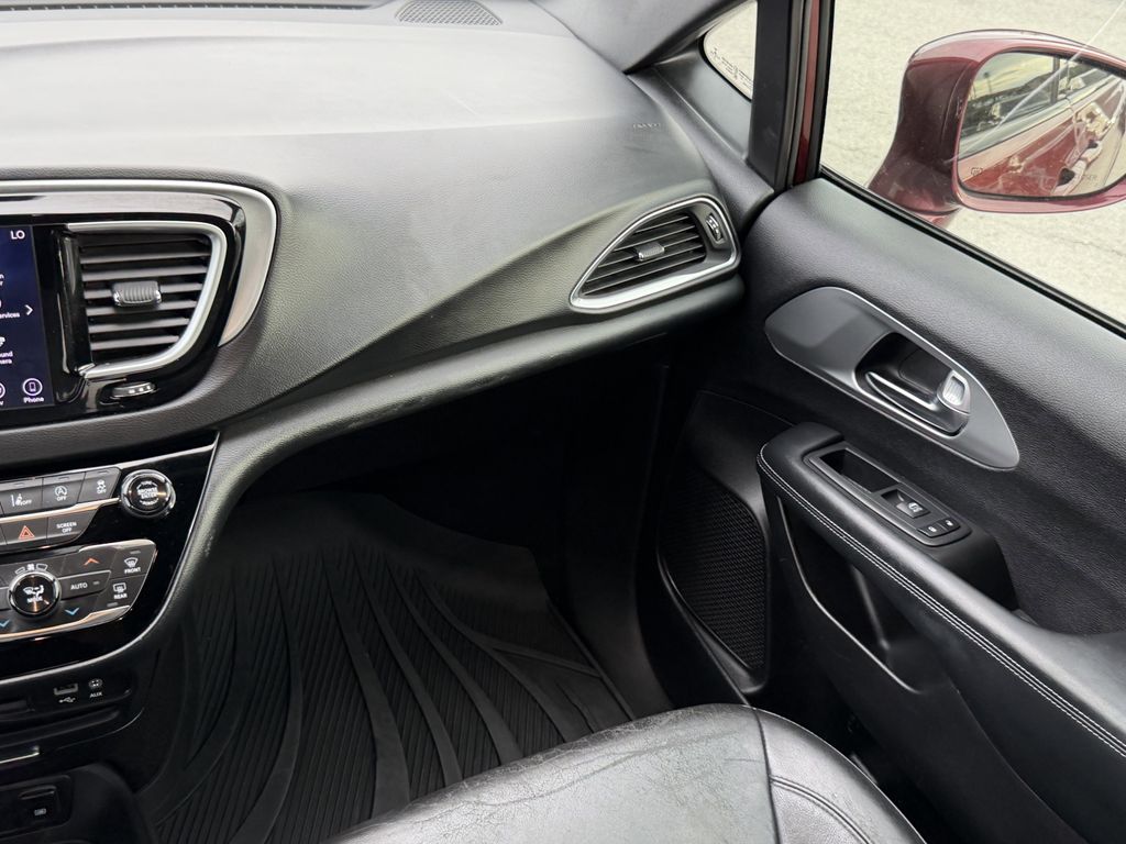 used 2019 Chrysler Pacifica car, priced at $15,392