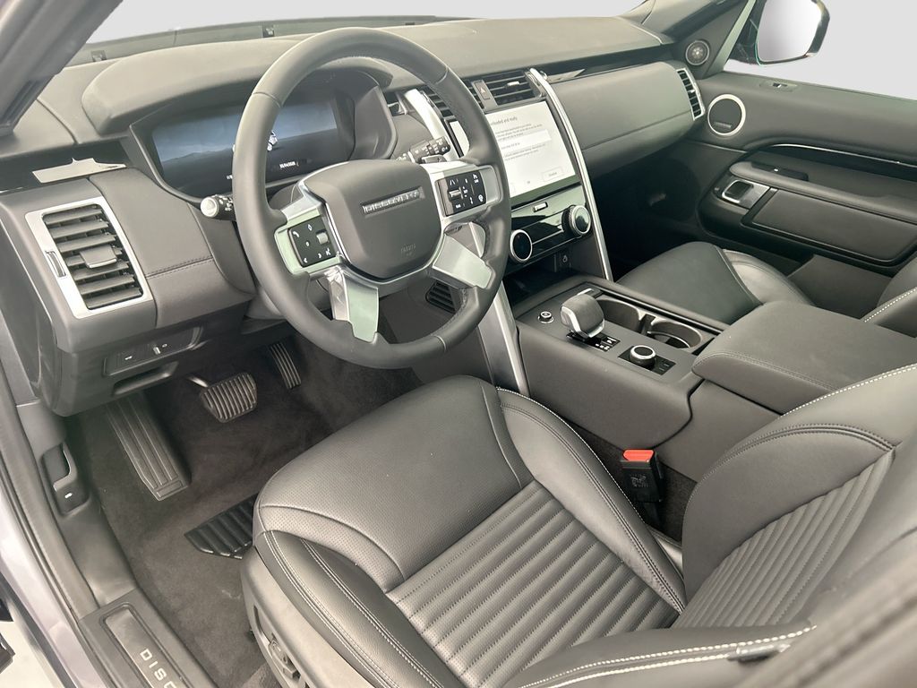 Thumbnail: 2025 Land Rover Discovery - 9
