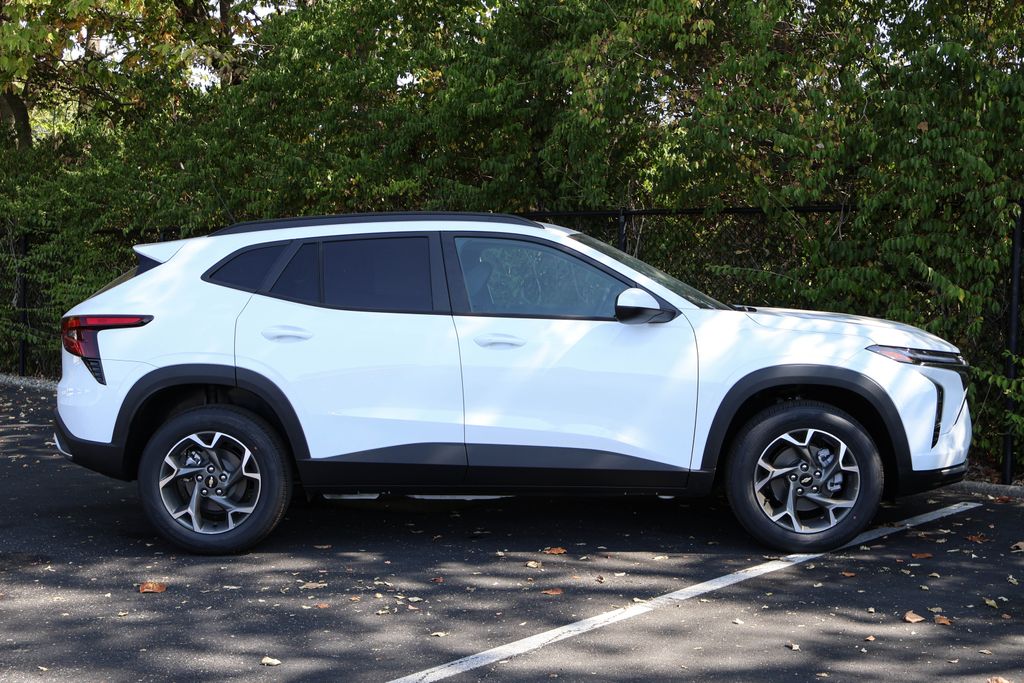 2025 Chevrolet Trax LT 9