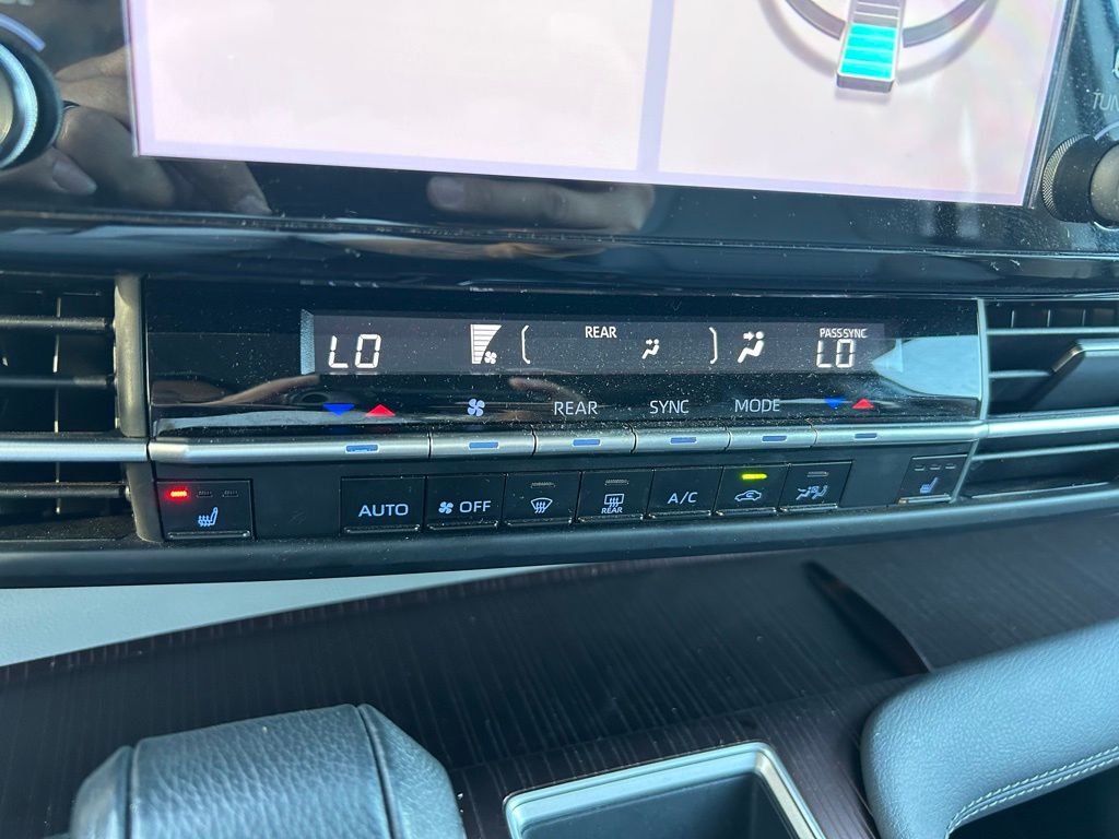 Thumbnail: 2024 Toyota Sienna - 27