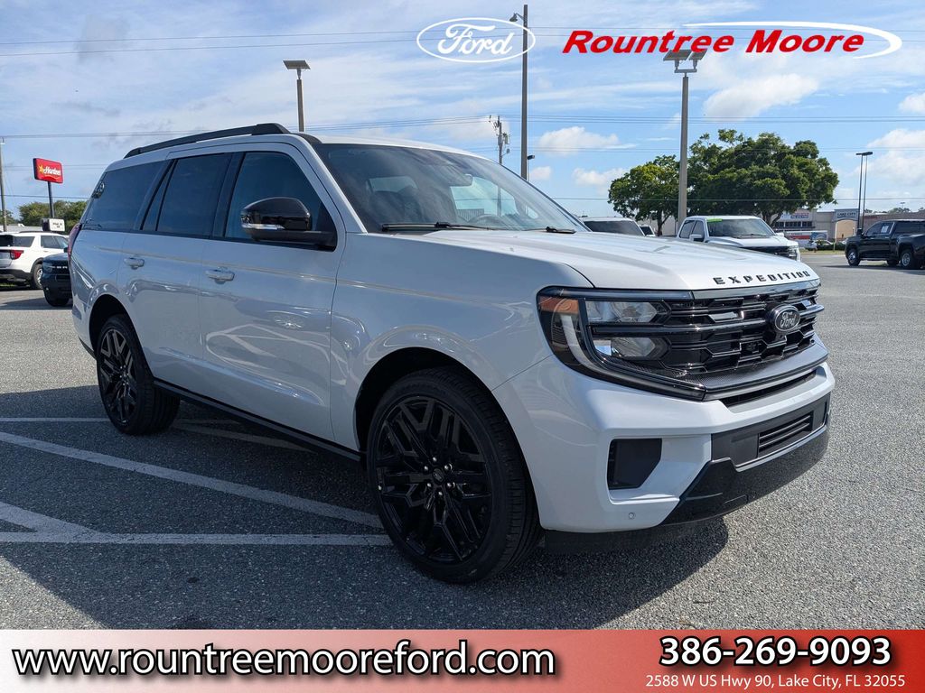 White 2026 Ford Expedition Platinum 4WD SUV / Crossover Four-Wheel Drive Automatic