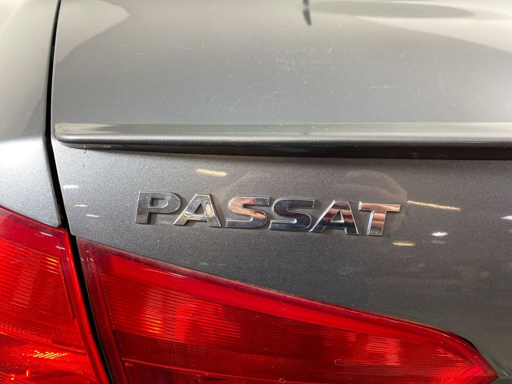 2014 Volkswagen Passat TDI SEL Premium 31