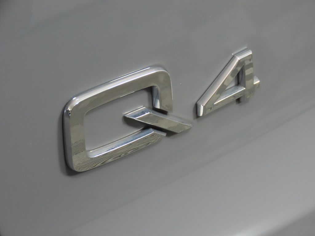 Thumbnail: 2023 Audi Q4 e-tron - 9