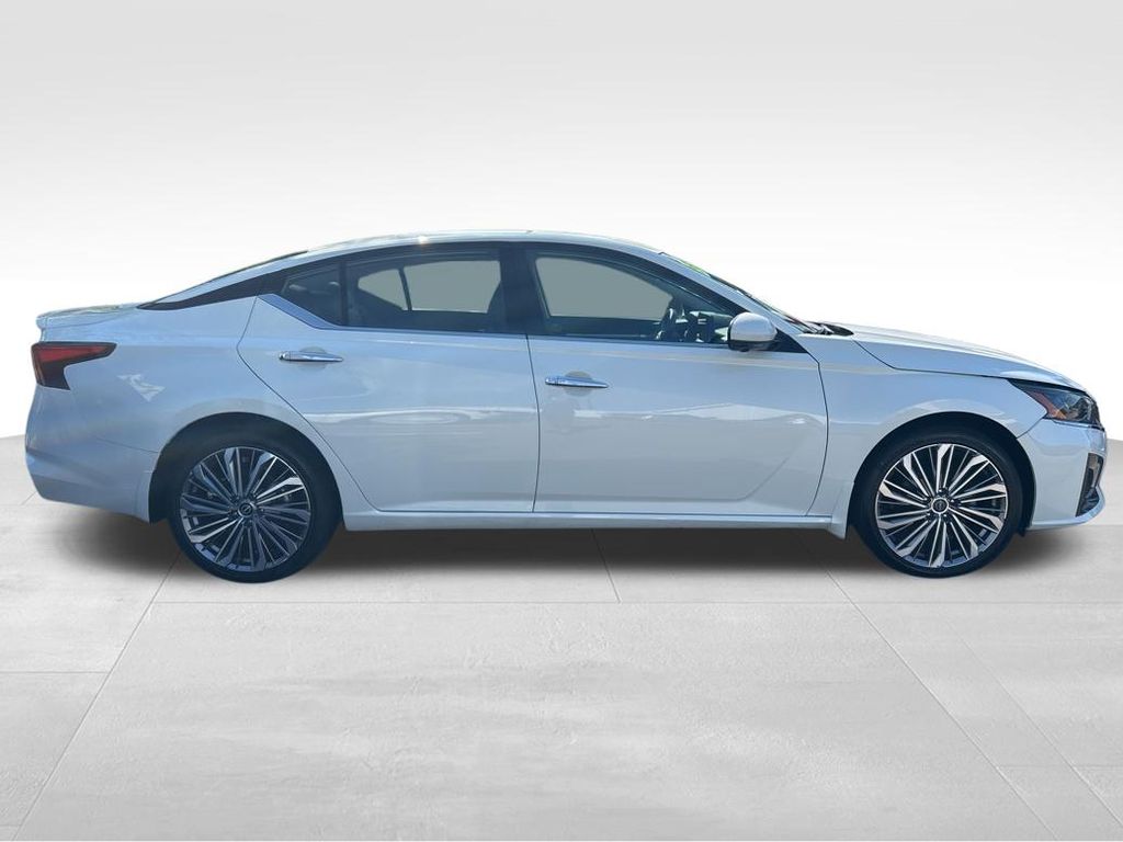 Used 2023 White Nissan 2.5 SL image 8