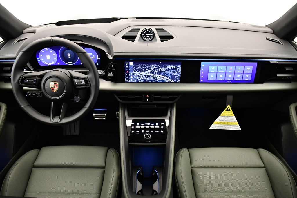 Thumbnail: 2025 Porsche Macan - 21