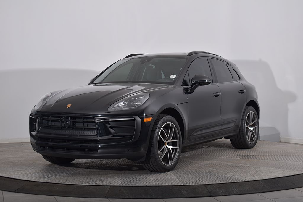 2022 Porsche Macan -'s photo