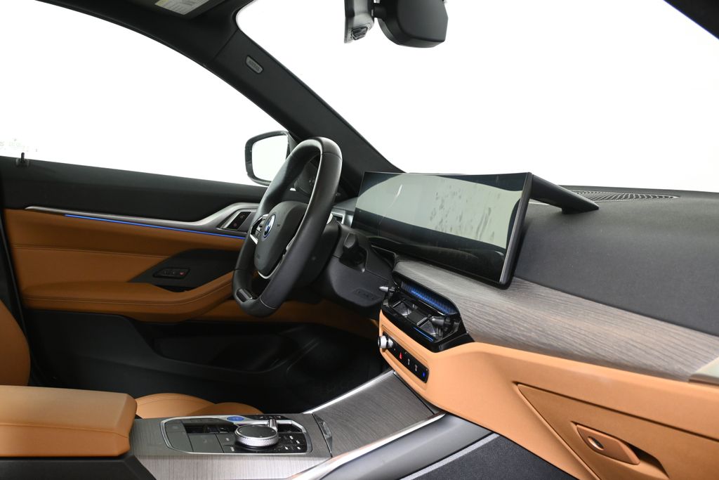 Thumbnail: 2025 BMW i4 - 8