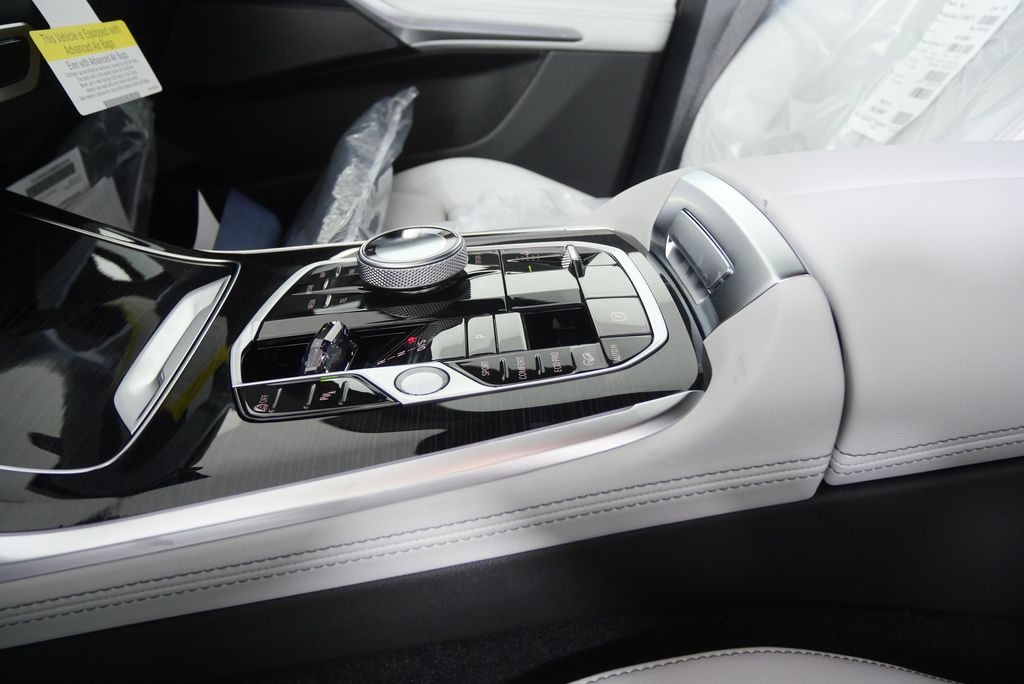 Thumbnail: 2026 BMW X7 - 23