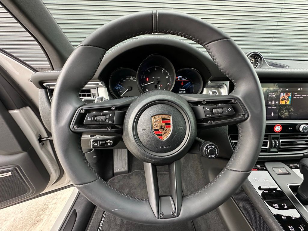 Thumbnail: 2025 Porsche Macan - 19