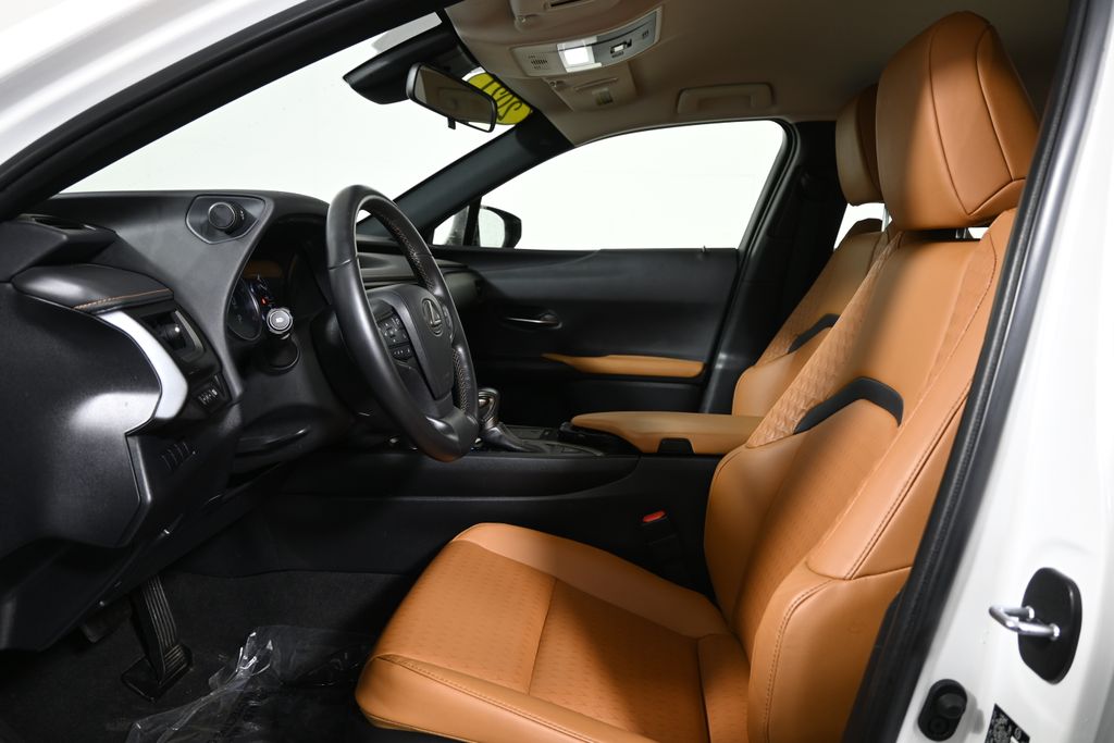 Thumbnail: 2021 Lexus UX - 3