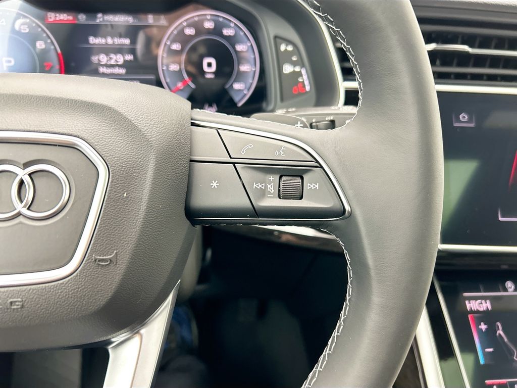 Thumbnail: 2026 Audi Q8 - 12