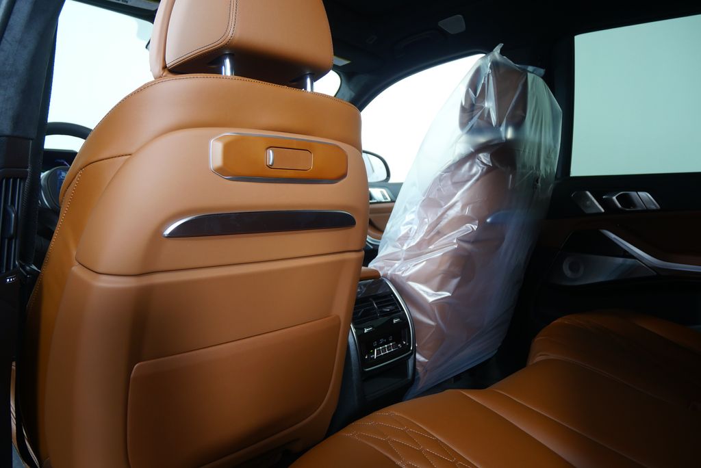 Thumbnail: 2026 BMW X7 - 19
