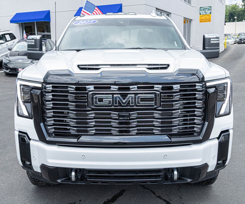 Used 2025 White GMC Denali Ultimate image 9