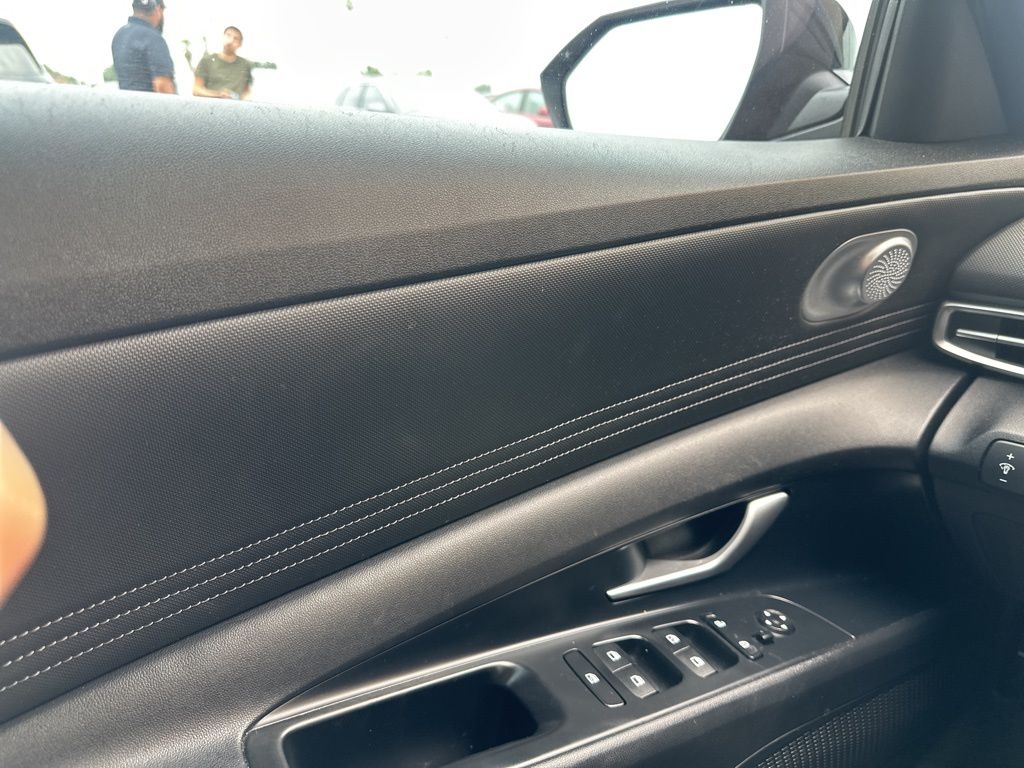 2022 Hyundai Elantra SEL 17