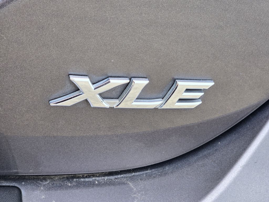 2018 Toyota Camry XLE Gray at Community Kia
