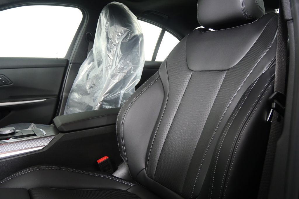 Thumbnail: 2026 BMW 3 Series - 10