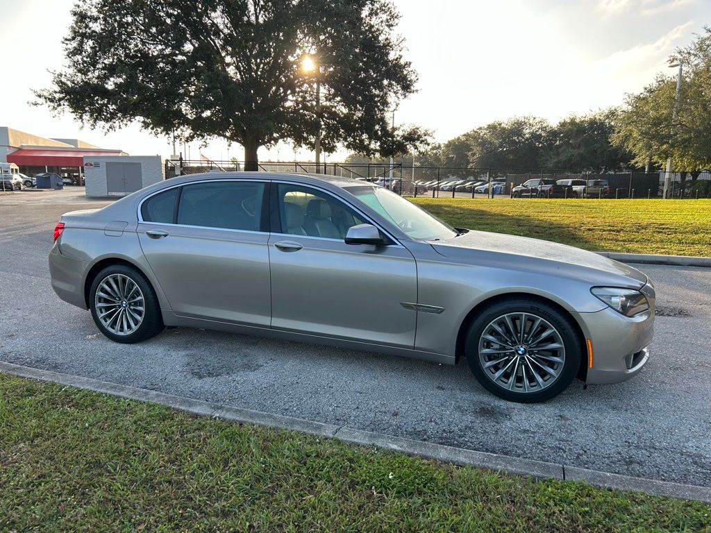 Thumbnail: 2011 BMW 7 Series - 7