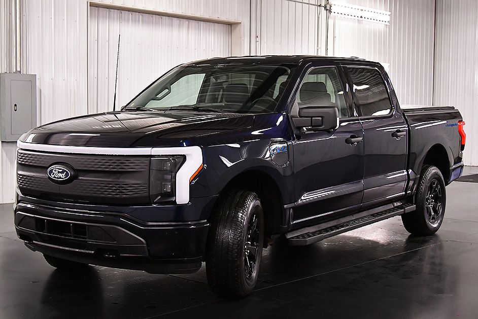 View vehicle photo 3