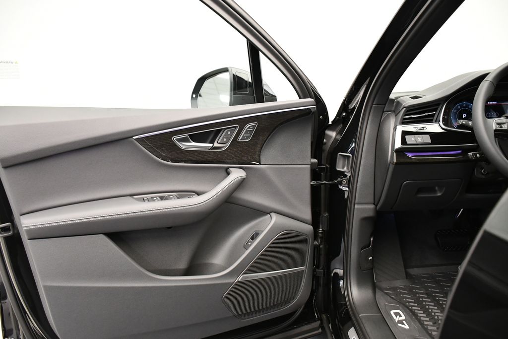 Thumbnail: 2025 Audi Q7 - 31
