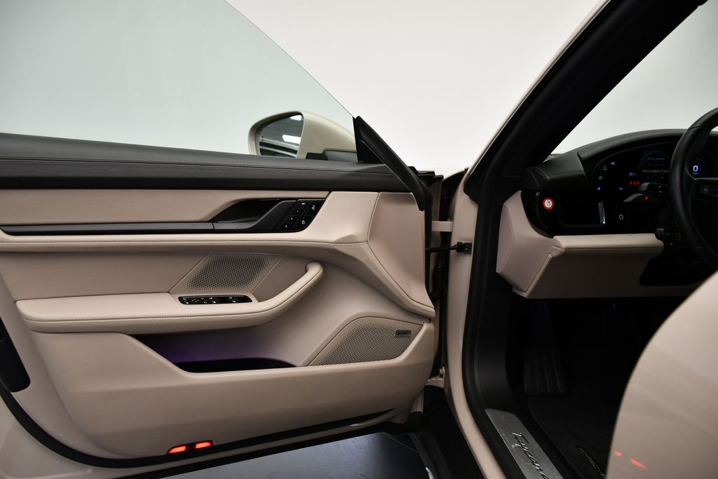 2023 Porsche Taycan Turbo S 31