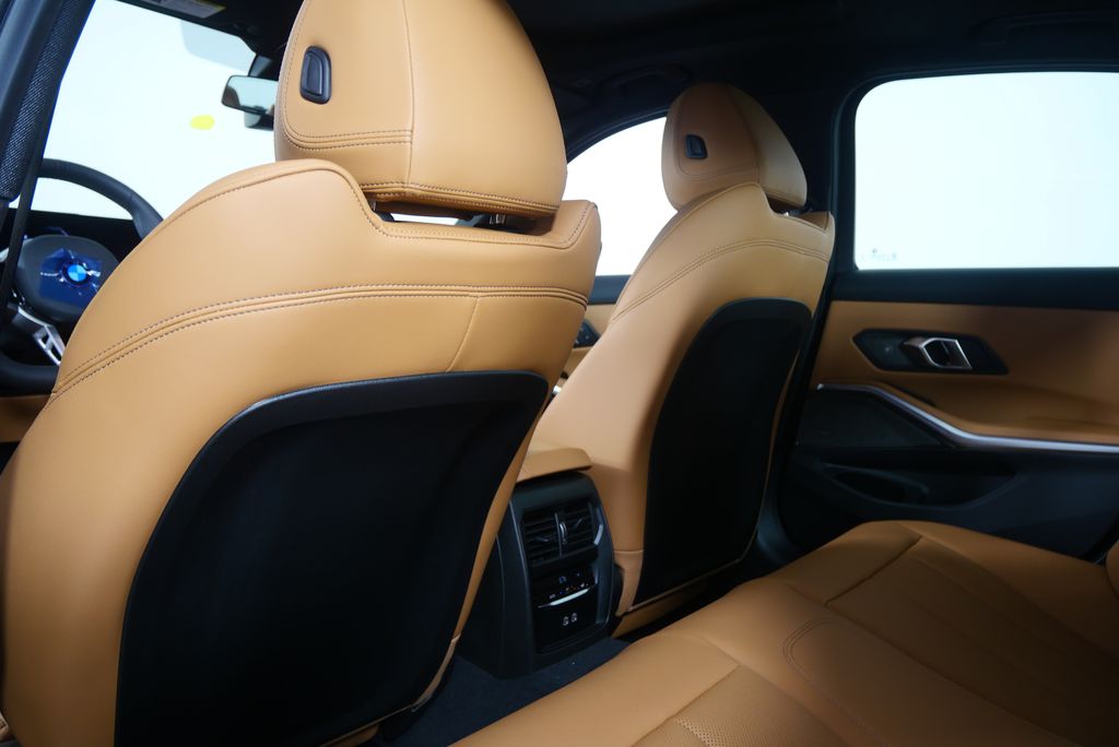 Thumbnail: 2025 BMW 3 Series - 16