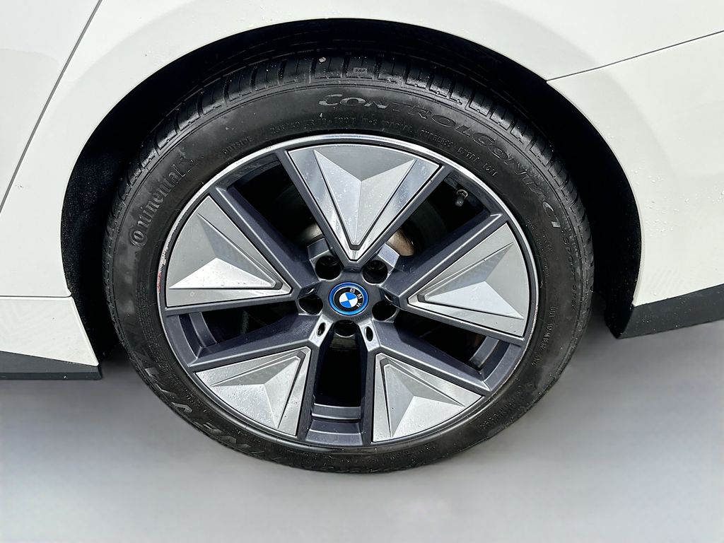 Thumbnail: 2023 BMW i4 - 32