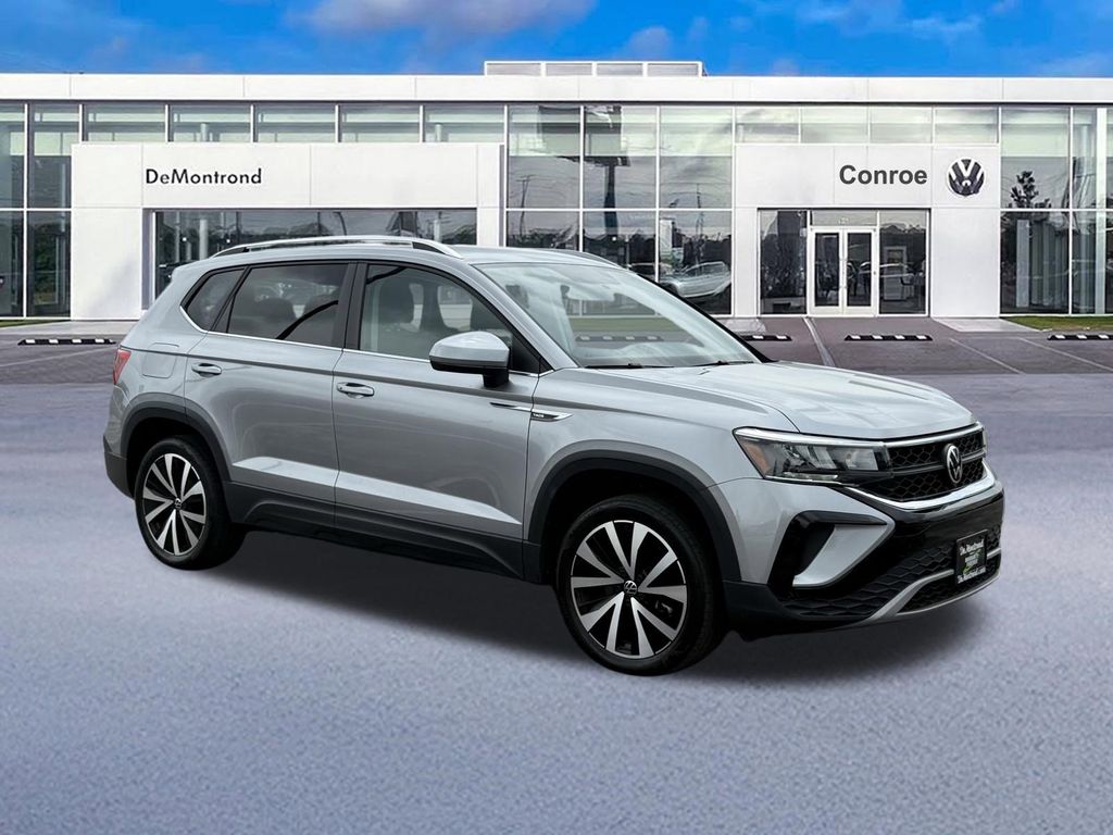 2022 Volkswagen Taos 1.5T SE Silver at DeMontrond Auto Country