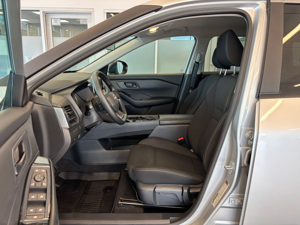 2025 Nissan Rogue S