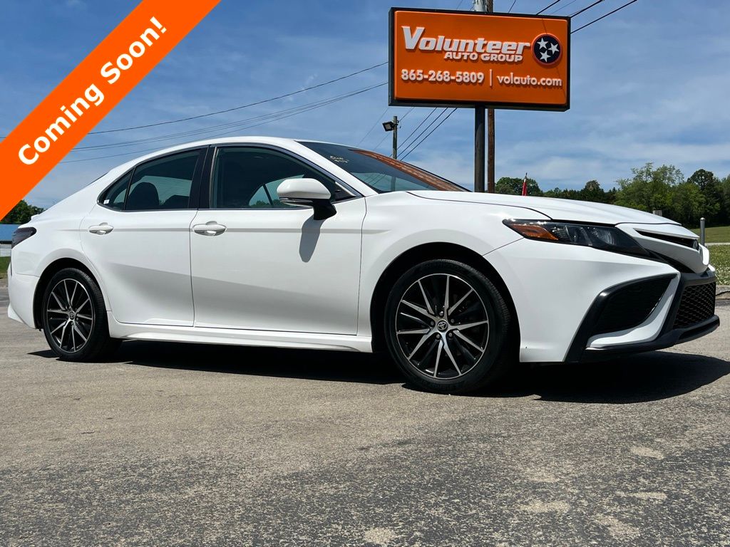 White 2022 Toyota Camry SE FWD Sedan Front-Wheel Drive 8-Speed Automatic