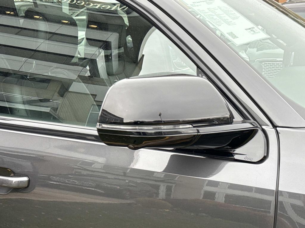 Thumbnail: 2025 Jeep Wagoneer - 18