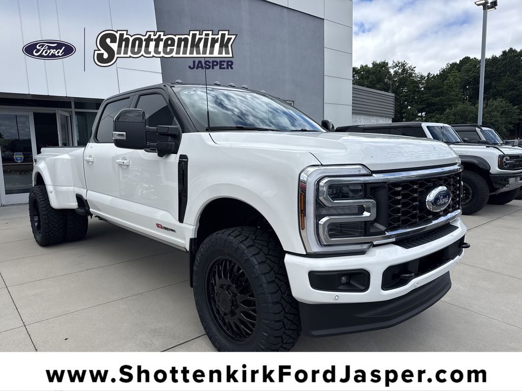Star White Metallic Tri-Coat 2026 Ford F-350 Super Duty Pickup Truck Four-Wheel Drive Automatic