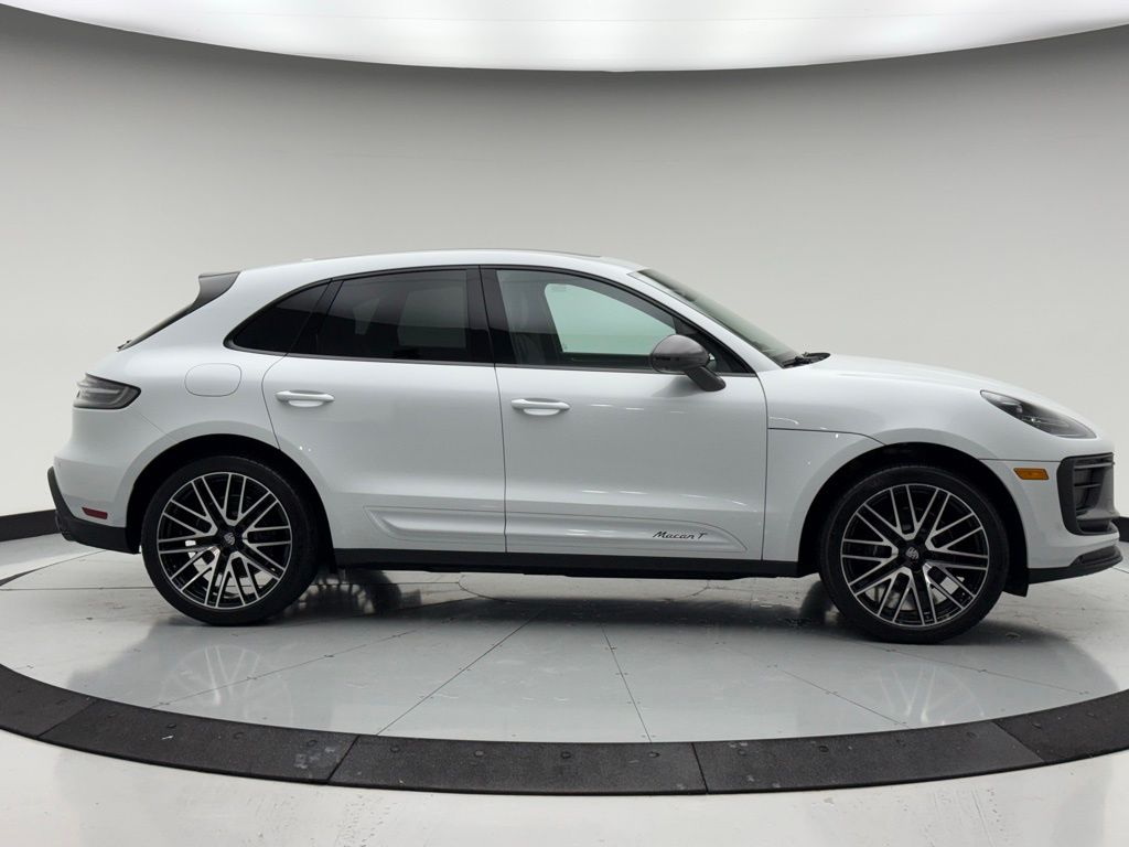 Thumbnail: 2026 Porsche Macan - 7