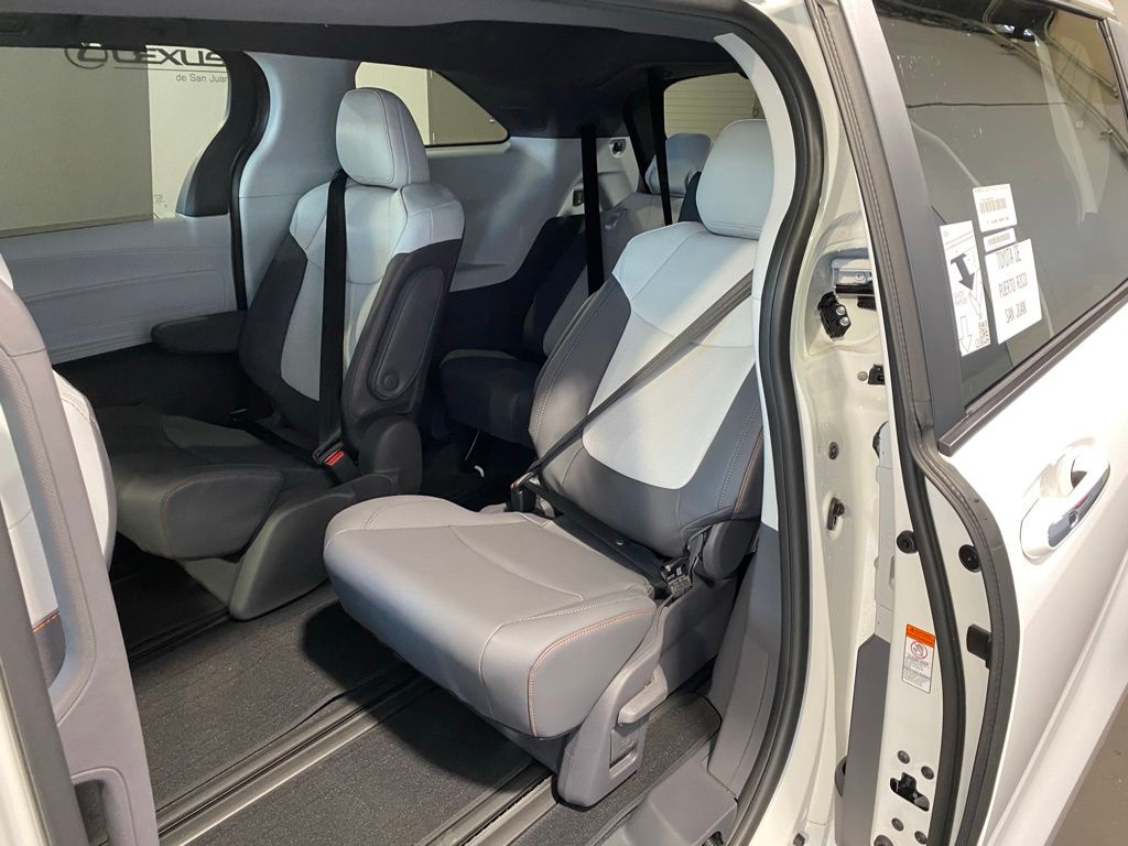 Thumbnail: 2026 Toyota Sienna - 30