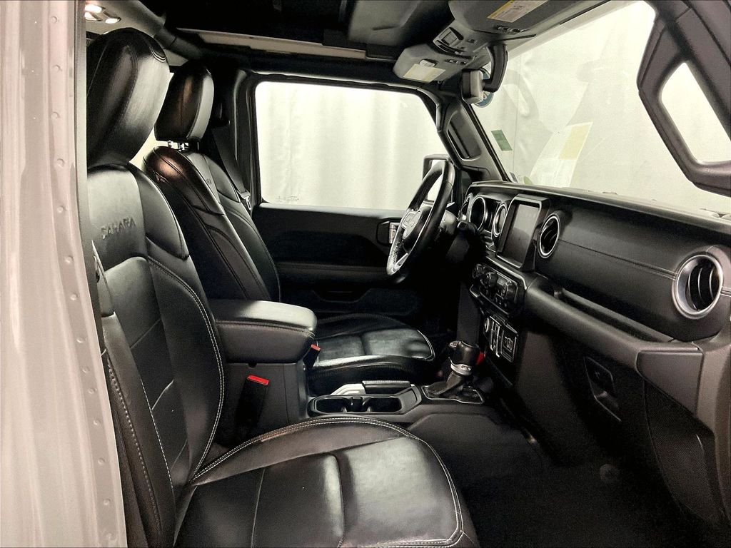 2023 Jeep Wrangler — photo 11