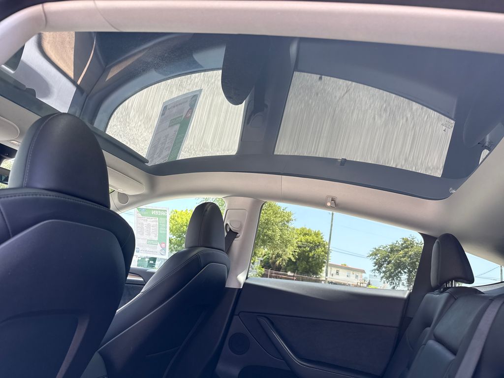 Used 2023  Tesla Performance image 7