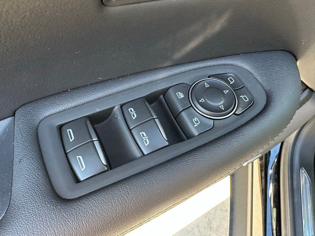 Thumbnail: 2025 Cadillac XT5 - 19