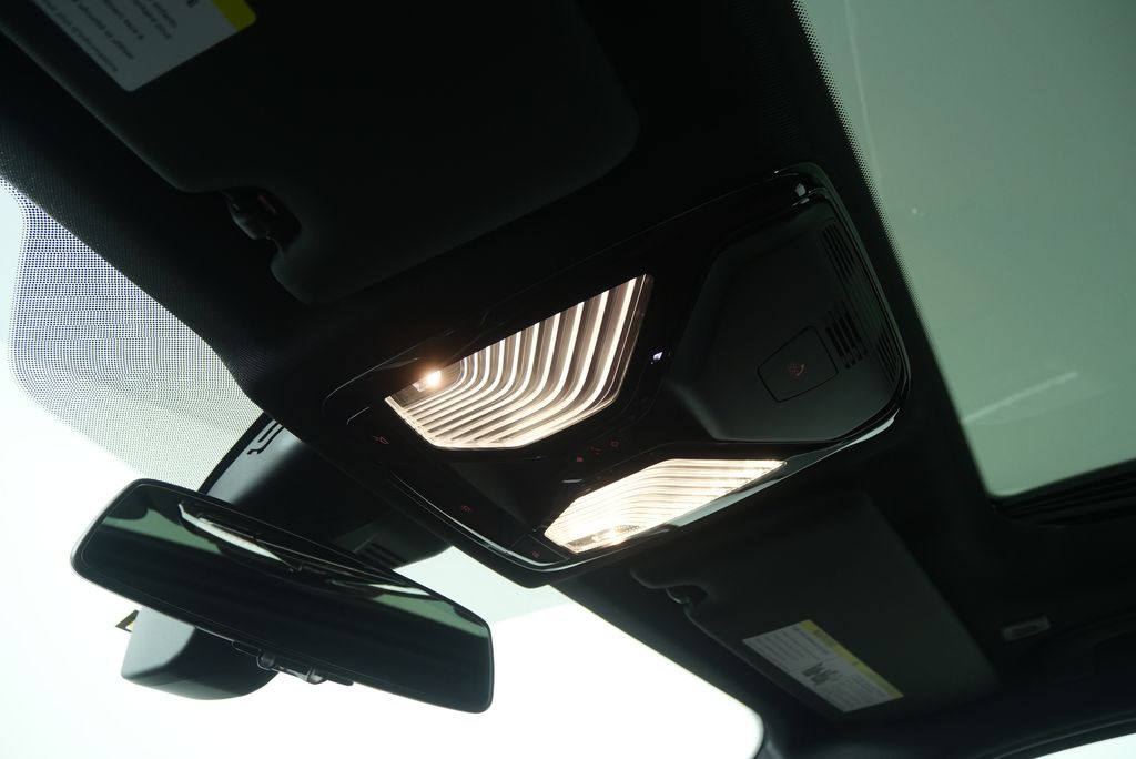 Thumbnail: 2025 BMW 3 Series - 24