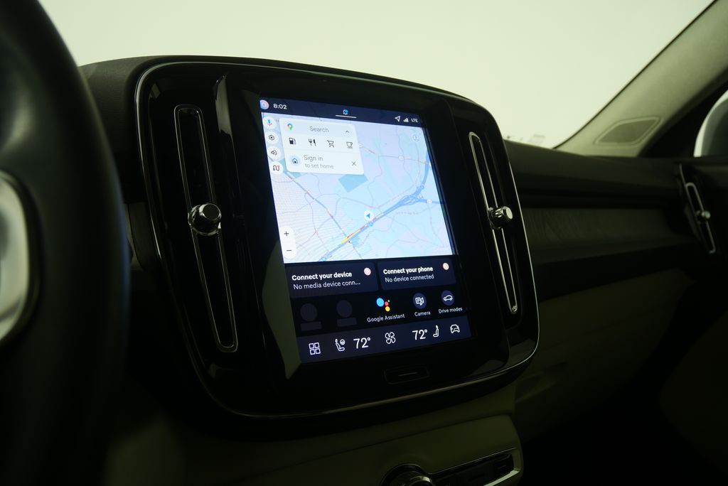 Thumbnail: 2025 Volvo XC40 - 21