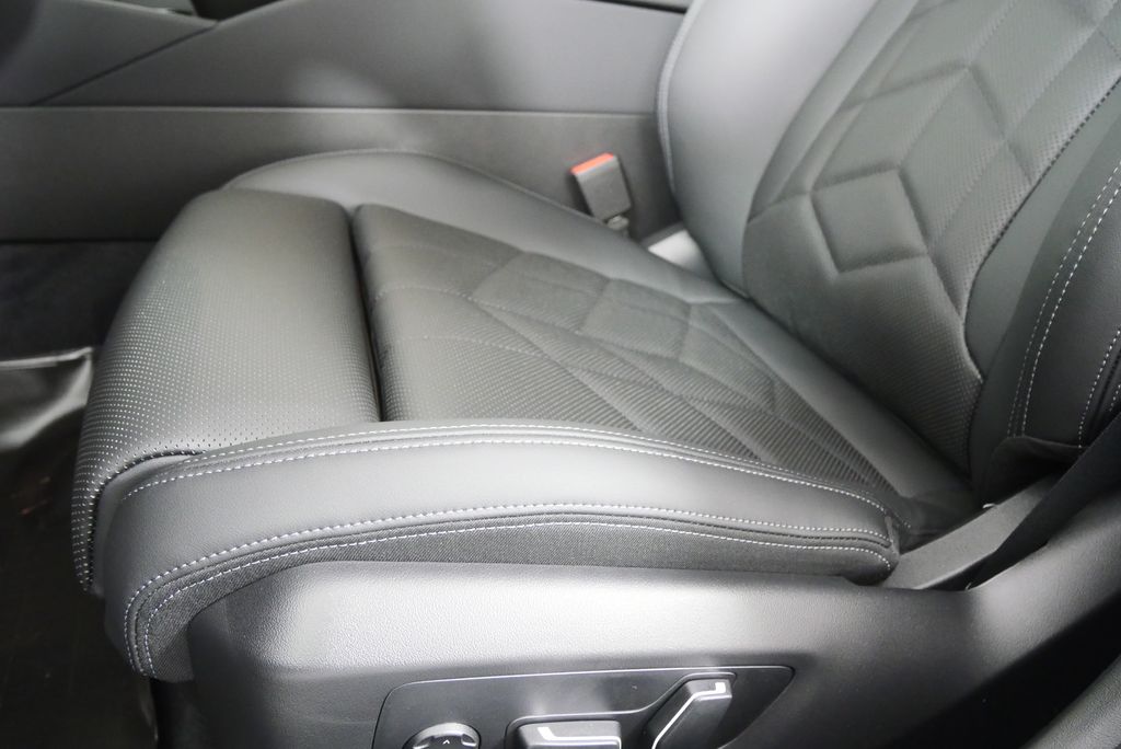 Thumbnail: 2026 BMW 5 Series - 10