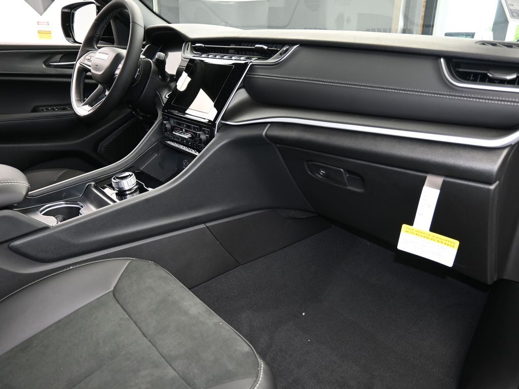 Used 2025 Bright White Clearcoat Jeep Altitude image 37