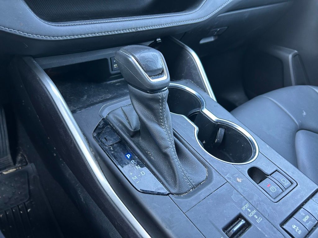 2022 Toyota Highlander XLE 26