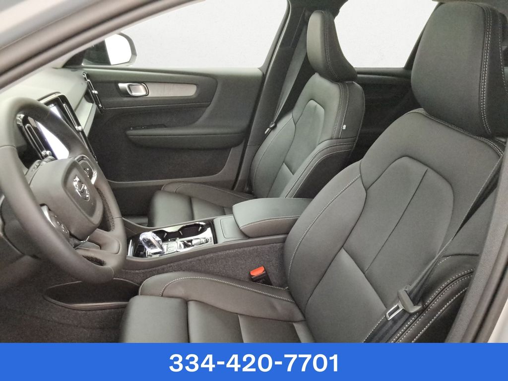 new 2025 Volvo XC40 car, priced at $37,599