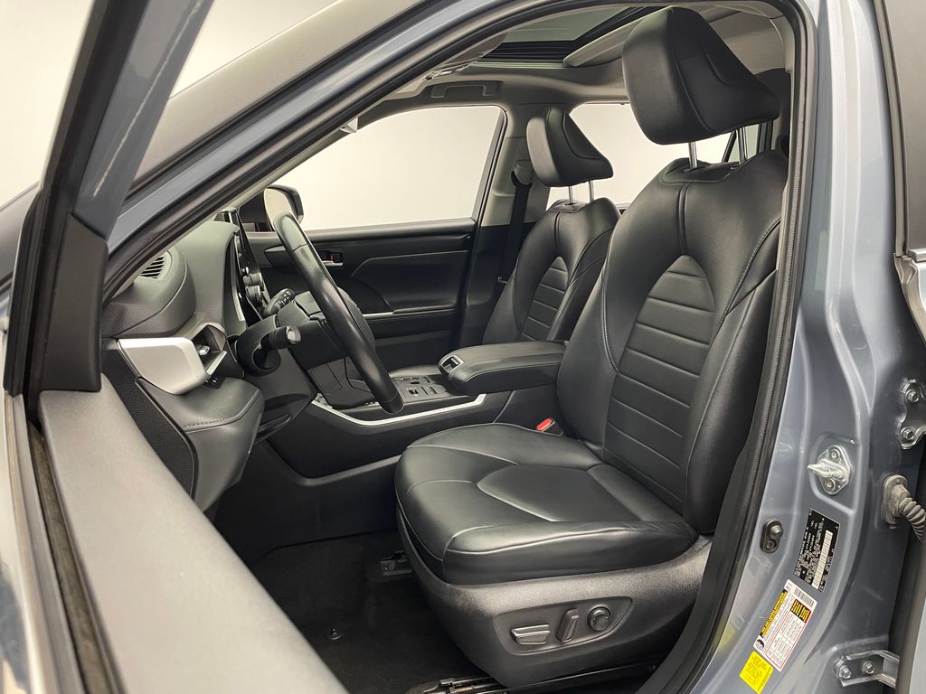 2023 Toyota Highlander XLE 13