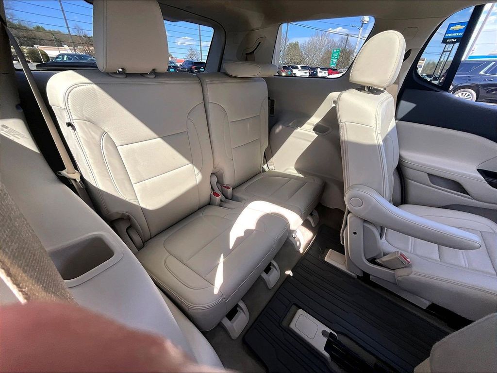 2023 GMC Acadia — photo 16