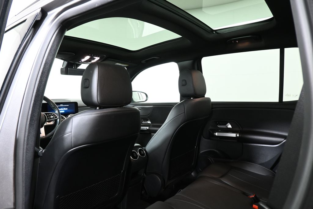 Thumbnail: 2022 Mercedes-Benz GLB - 31