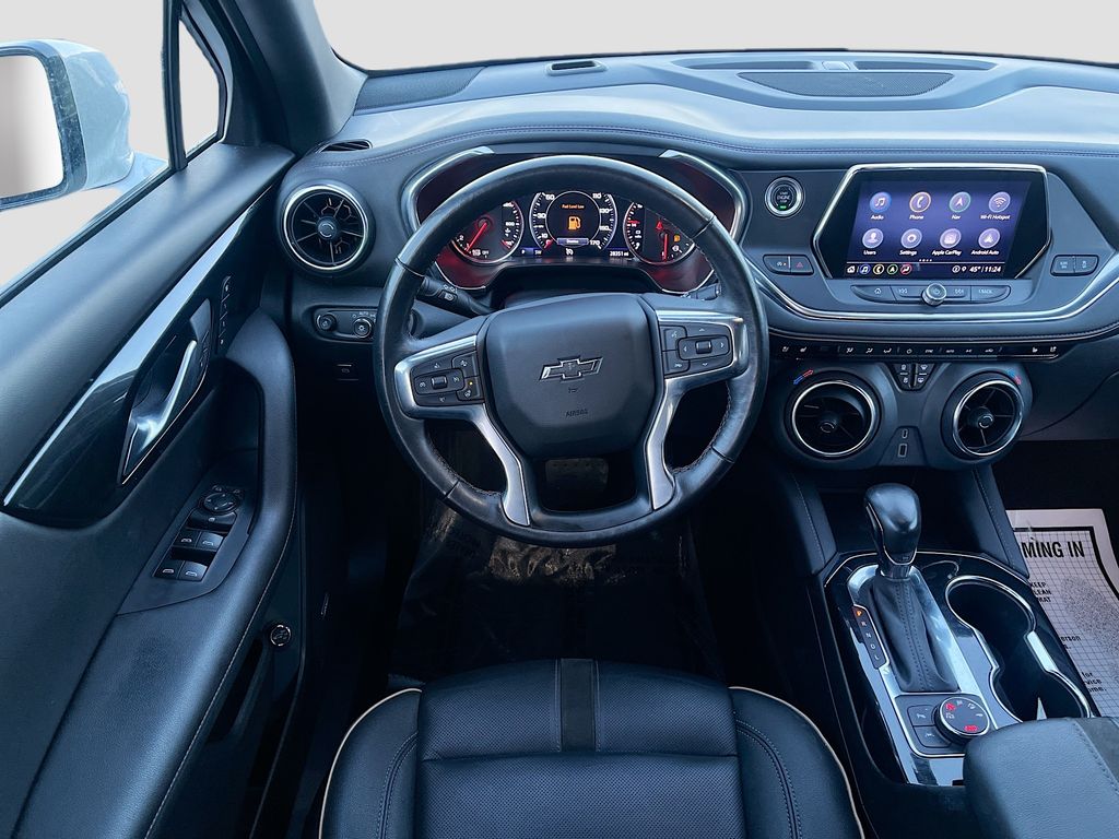 Used 2022 Iridescent Pearl Tricoat Chevrolet Premier image 23
