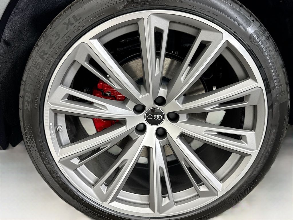 Thumbnail: 2026 Audi Q8 - 30