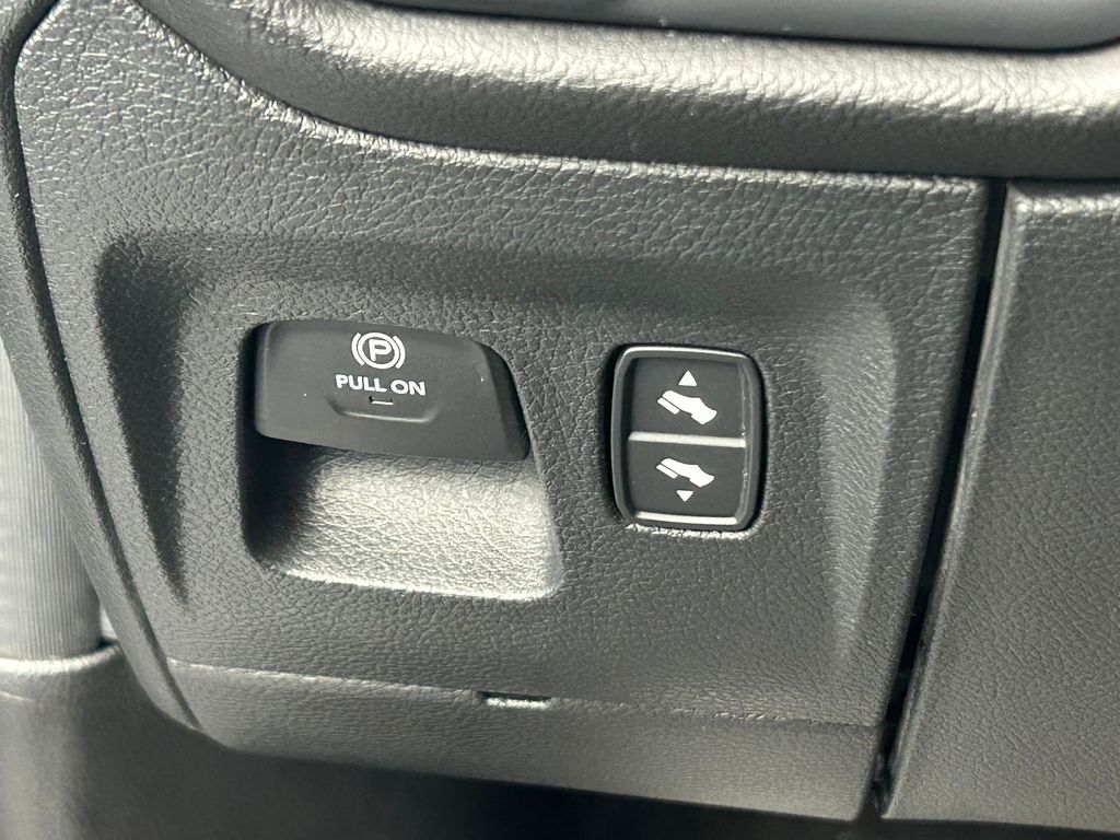 New 2026 Granite Crystal Metallic Clearcoat Ram Tungsten image 30