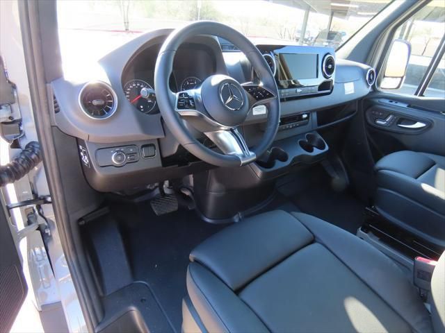 Thumbnail: 2025 Mercedes-Benz Sprinter - 10